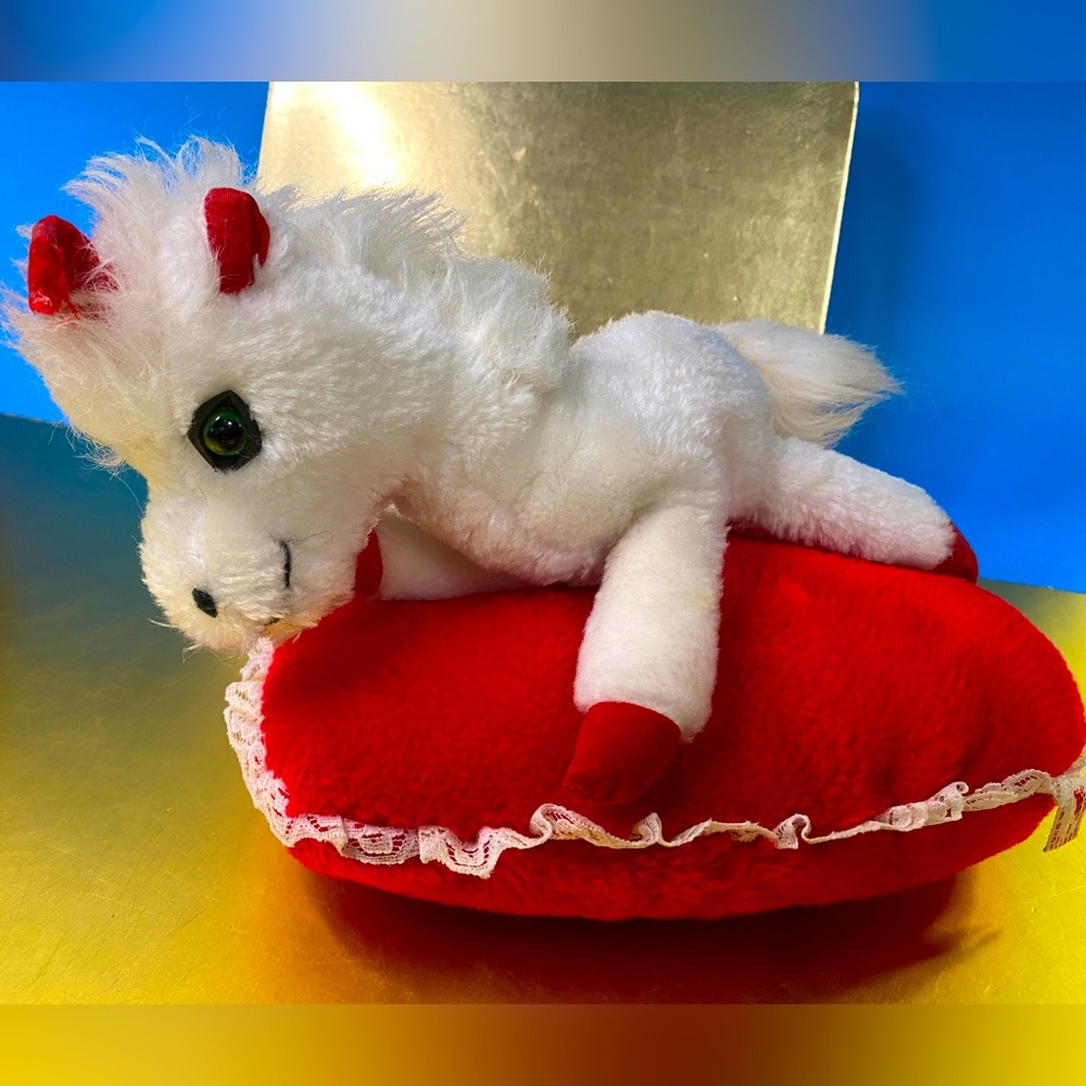 RUSS BERRIE Vintage  White Unicorn On Red Heart Pillow Plush #938 RARE
